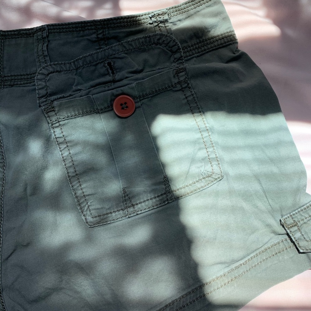 Grey short - Picture 4 of 6